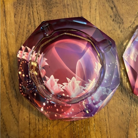 Vintage Floral Lucite Purple Ashtrays Set/2 EUC!! - Picture 2 of 7
